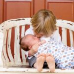 Nowy członek rodziny: jak przygotować dziecko na pojawienie się rodzeństwa