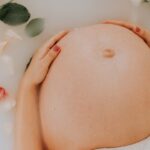 Jak dbać o skórę, włosy i paznokcie w ciąży: kompletny poradnik